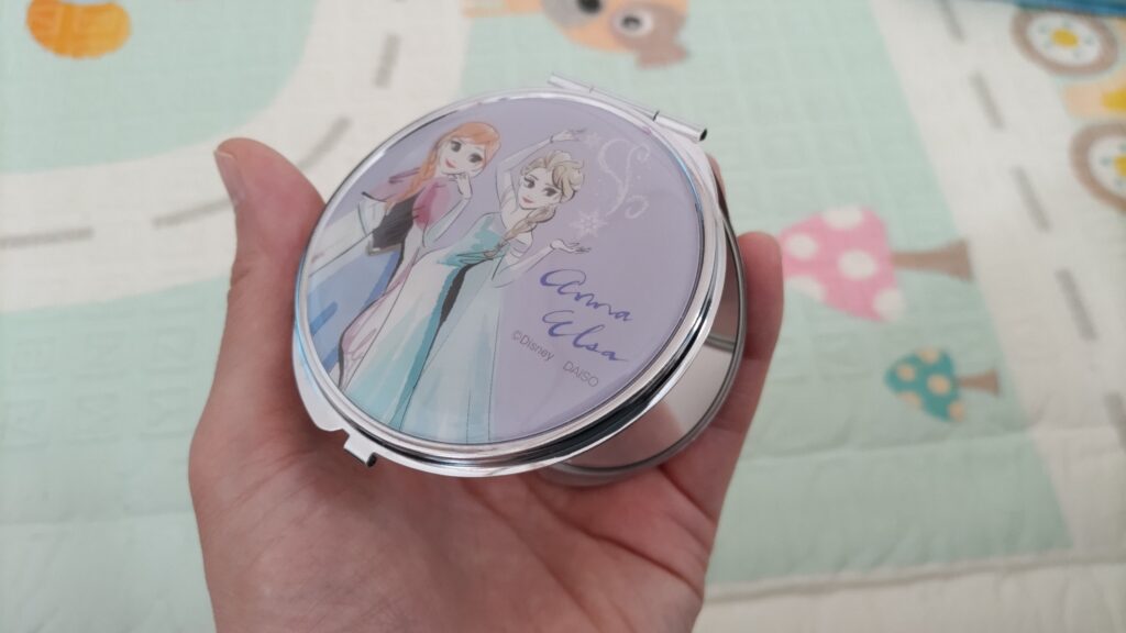 THREEPYのアナ雪ミラー